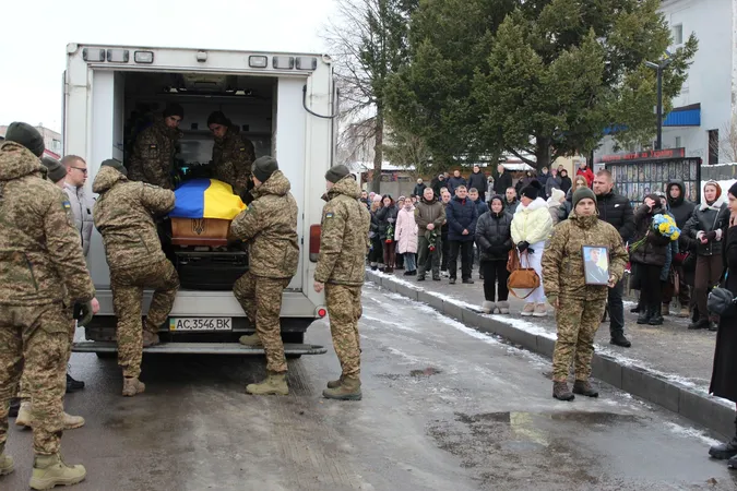 На Волині попрощалися із 23-річним воїном Іллею Чолаком (фото)