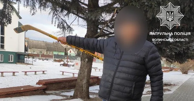 Ключка, «травка», самогон: у Ковелі затримали 53-річного неадеквата (фото)