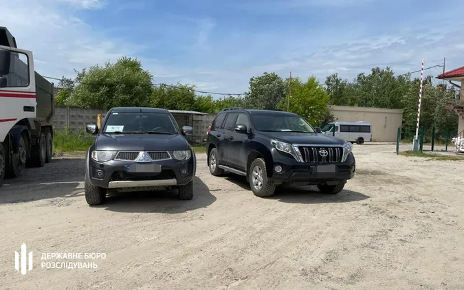 ЗСУ передали арештовані авто родичів Медведчука та Козака (фото, відео)