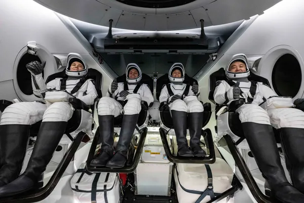 Пробули у космосі 157 днів: астронавти місії Crew-5 повернулися на Землю (фото)