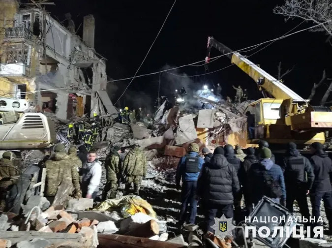 ⚡️ Росія вдарила ракетою в житловий сектор Краматорська (відео)