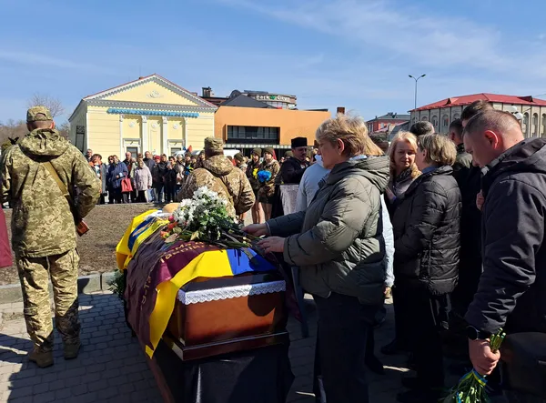 Ковель у жалобі: в останню дорогу провели захисників Бориса Нестерука та Олександра Кратюка (фото)