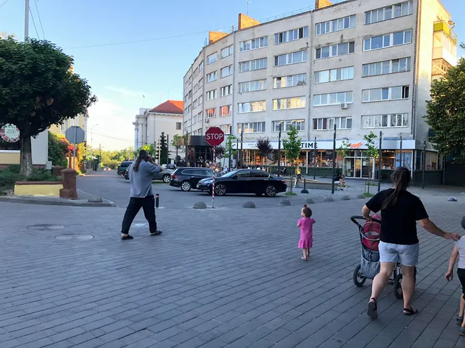 У Луцьку перекрили в'їзд на Театральну площу з Градного Узвозу (фото)