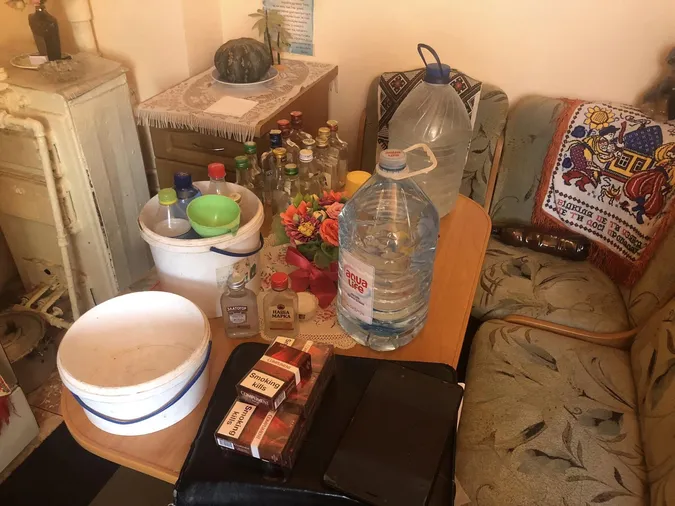У селі під Луцьком жінка вдома продавала цигарки та алкоголь (фото)