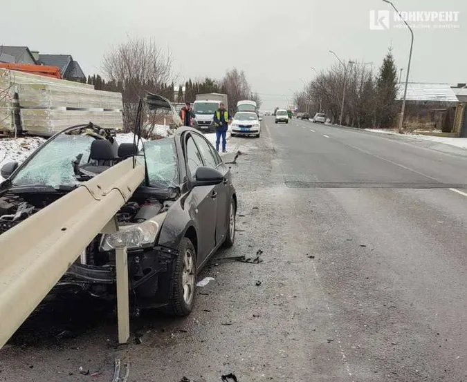 ДТП у Липинах: відбійник наскрізь проштрикнув авто (фото, відео)