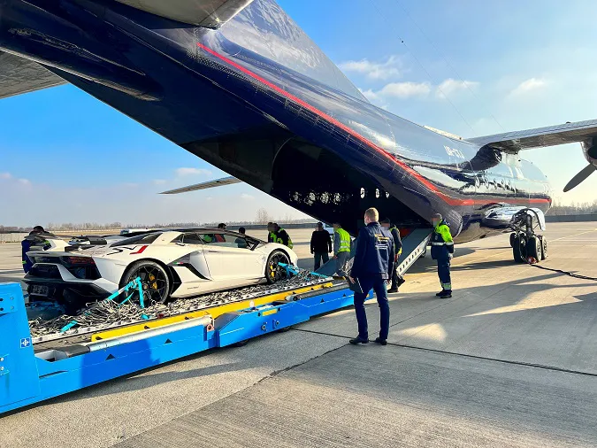 Україна передала Німеччині Lamborghini та Rolls Royce як речові докази (фото)