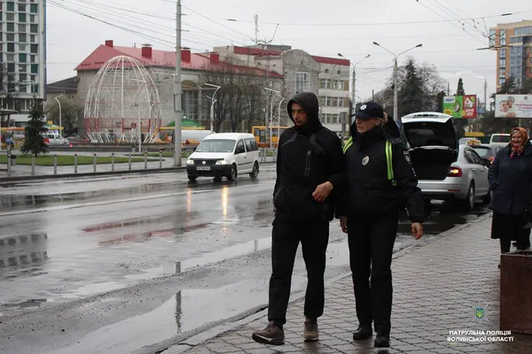 Патрульні навчали лучан правильно переходити дорогу (фото)