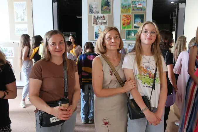 У Луцьку нагородили художників, які кілька днів малювали Старе місто (фото)