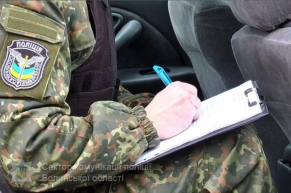 На Волині перевірили поліцейських, які контролюють митні пости