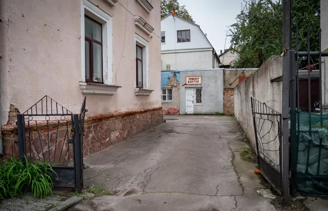 Гамірно і людно: осінь в центрі Луцька (фото)