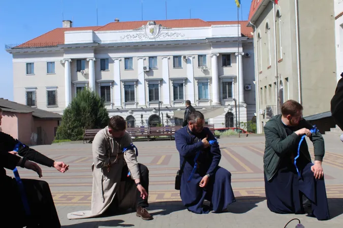 Рятівники у рясі: у Луцьку капелани вчаться рятувати не лише душі, а й життя (фото)