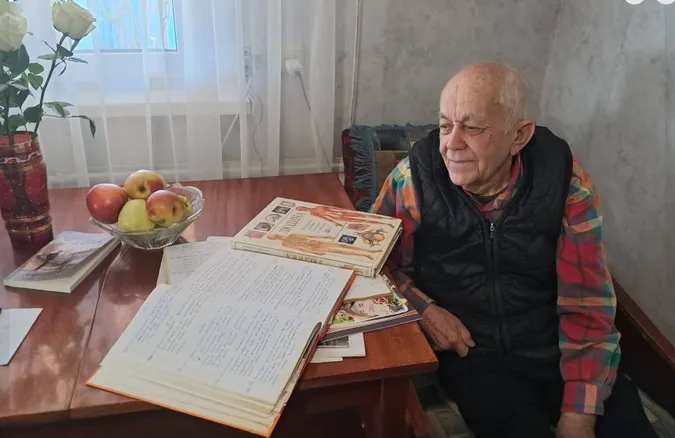 «Бачив» хвороби із заплющеними очима: біля Луцька живе унікальний дід-цілитель