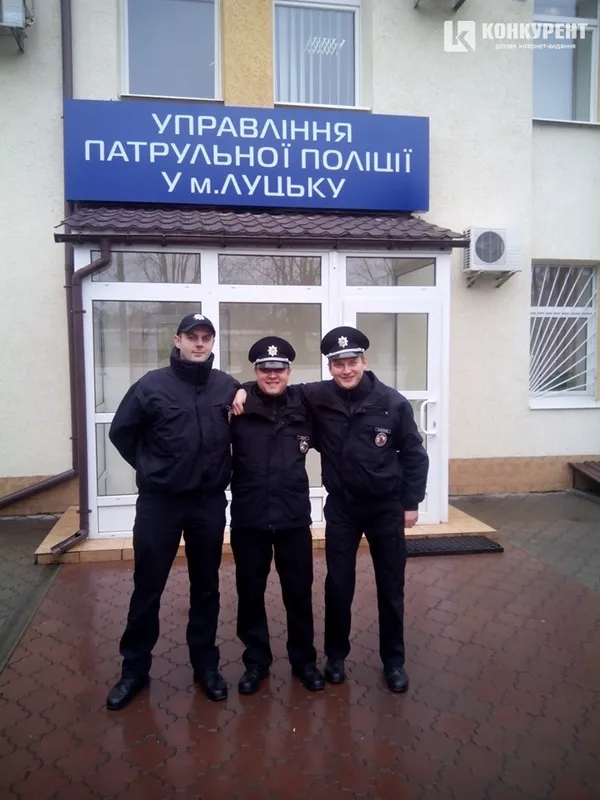 Керівник Луцької патрульної поліції влаштував фотосесію з підопічними