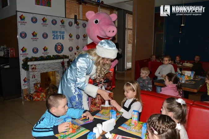 Бізнесмен подарував маленьким лучанам різдвяну казку
