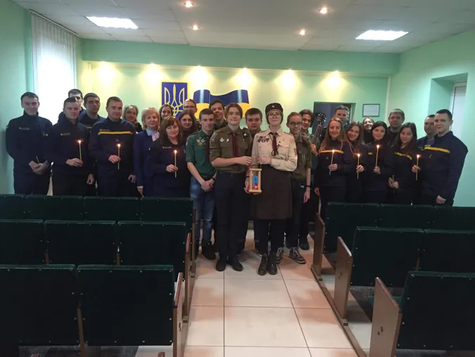 Луцьким закладам передали Вифлиємський вогонь миру