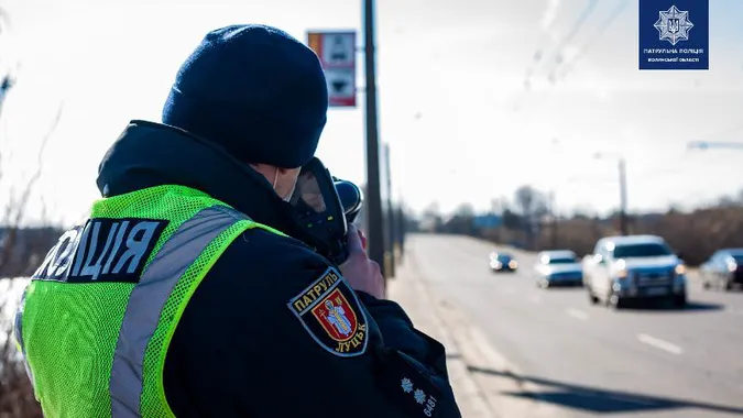У Луцьку патрульні вимірюють швидкість руху авто ще на чотирьох вулицях (фото)