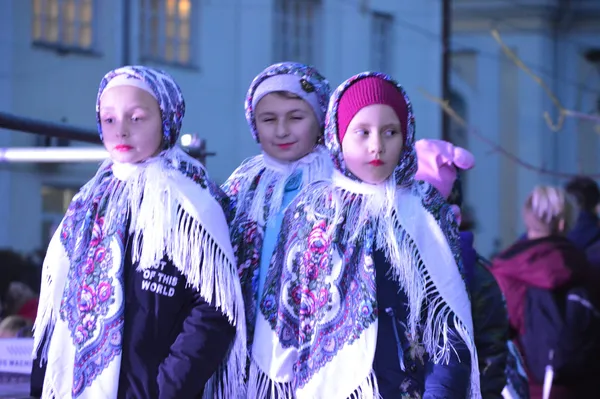 З піснями та феєрверками: у Луцьку засвітили головну ялинку