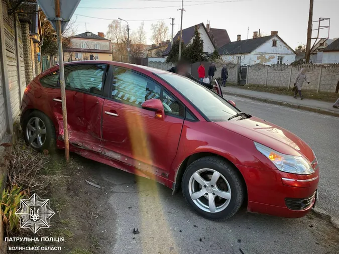 Не дав дорогу: у Луцьку зіткнулися Citroen та Opel (фото)