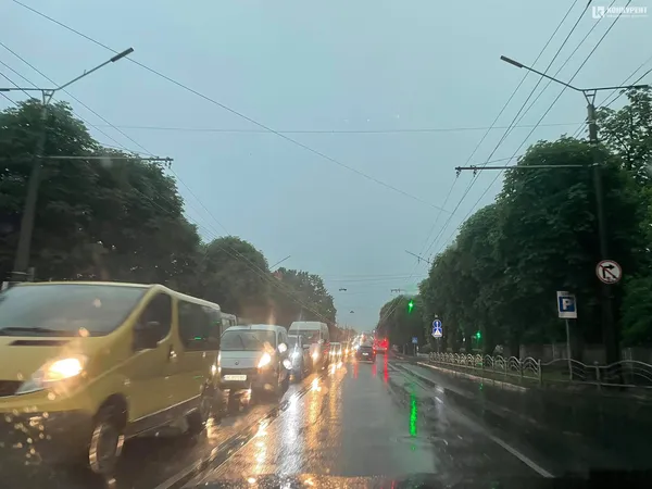 На проспекті Перемоги автотроща: центр Луцька паралізувало (фото)