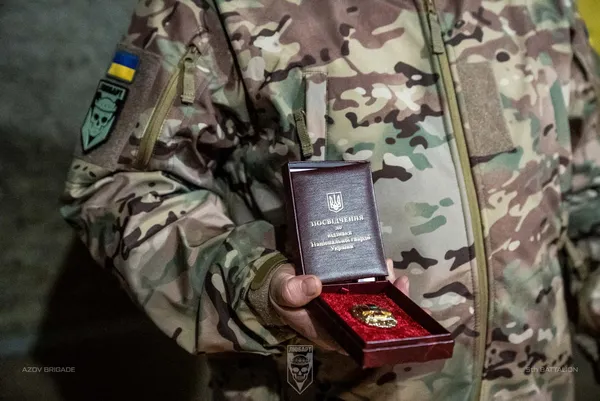 Бійці луцького «Любарта» отримали нагороди від командира «Азову» Дениса Прокопенка (фото)