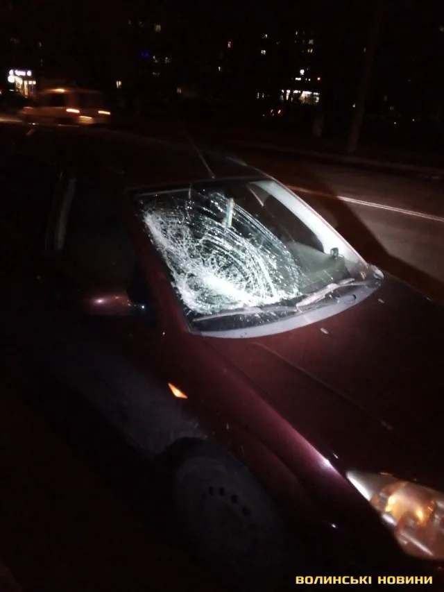 П'яним перебігав дорогу в невстановленому місці: в Луцьку збили чоловіка
