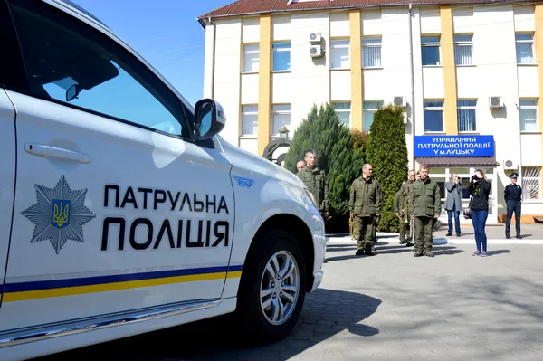 Нові патрульні поліцейські розповіли, як треба себе поводити на Пасху (фото)
