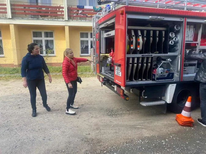 Шацькій громаді передали пожежну машину з Німеччини (фото)