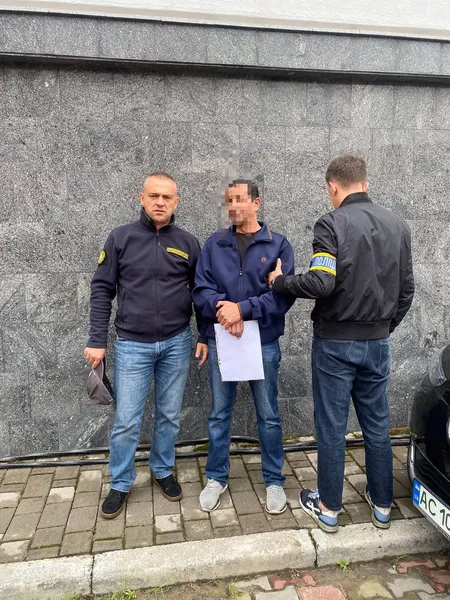 Виженуть з країни: у Луцьку помітили азербайджанця-нелегала (фото)