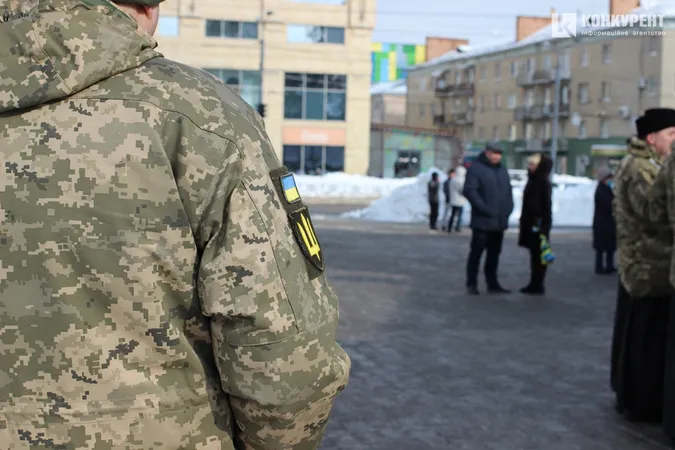 Лучани вшанували загиблих у боях під Дебальцево (фото)