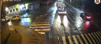 Протягнув на кілька метрів: момент ДТП у Луцьку, де BMW збив дівчину на переході (відео)