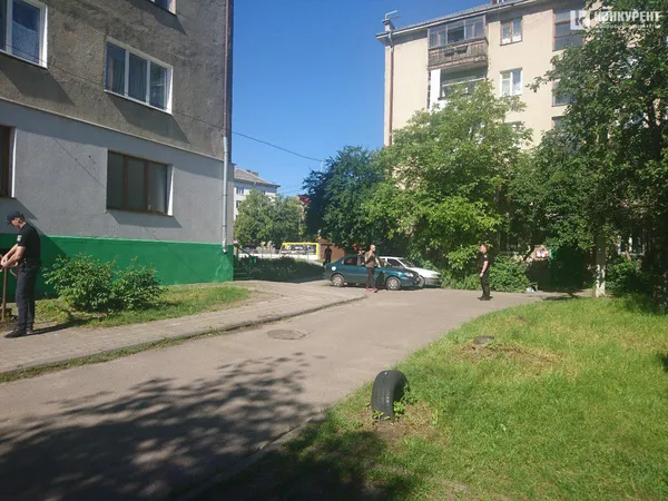 Знову повідомлення про вибухівку: цього разу щодо авто біля офісу Зеленського (фото) ОНОВЛЕНО