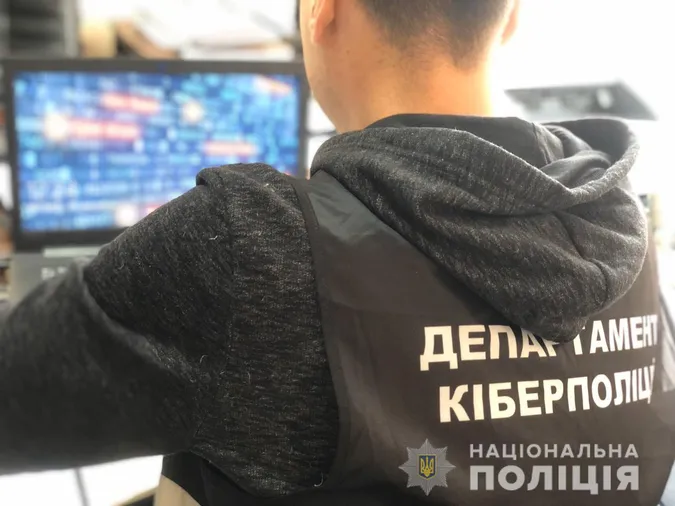 Викрили хакерів, які зламали понад 20 тисяч серверів по всьому світу
