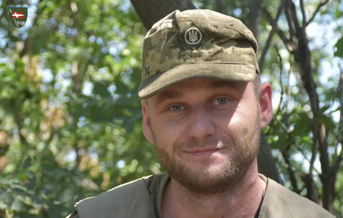 Волинському воїну на передову доставили посилку від коханої (фото)
