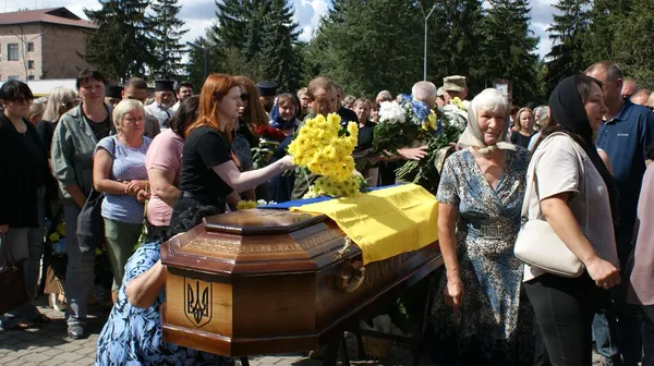 Майже два роки вважали зниклим: на Волині поховали захисника Андрія Білана (фото)