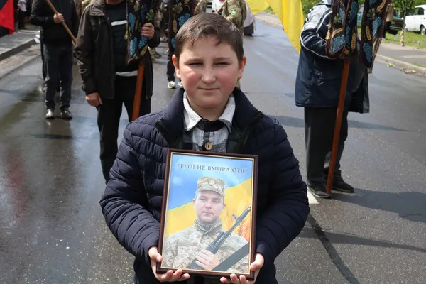 Навіки 31: громада на Волині провела в останню дорогу воїна Юрія Янюка (фото)