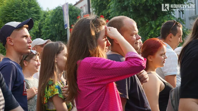 Прийшли сотні людей: у Луцьку виступив запальний гурт Оt Vinta (фото, відео)