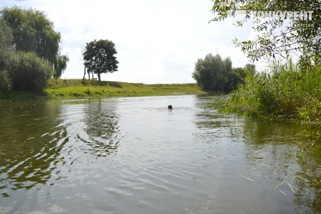 Що коїться на центральному пляжі Луцька в останній день літа (фото)
