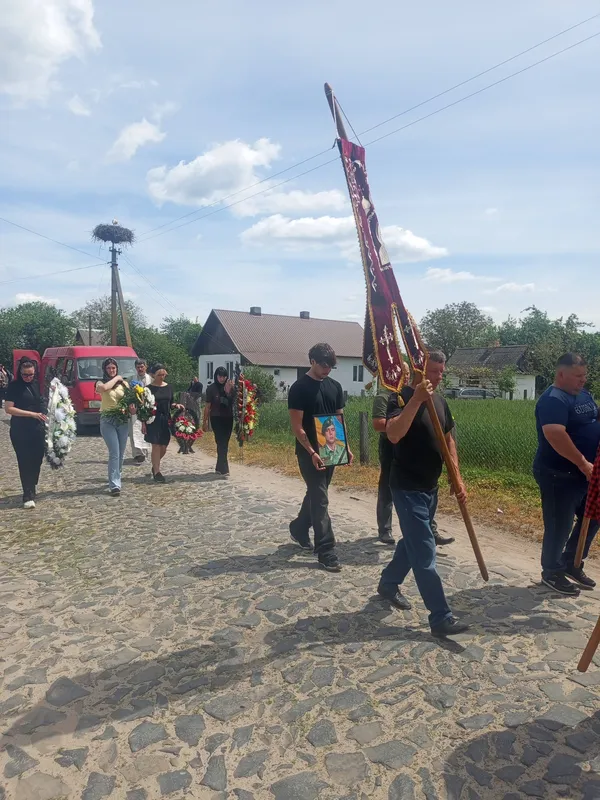 Помер від важкої хвороби: на Волині поховали ветерана Романа Шнита (фото)