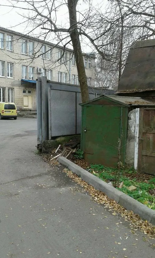 Лучанка в гаражі облаштувала точку продажу сурогату (фото)