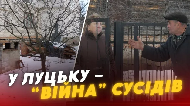 Дружили сім'ями, а тепер воюють: у Луцьку – скандал між сусідами через дерева і труби (відео)