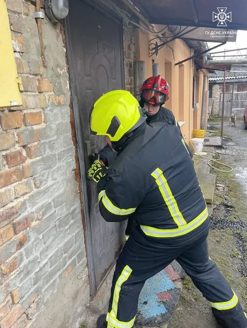 У Луцьку 61-річну жінку виявили без свідомості у власній оселі (фото)
