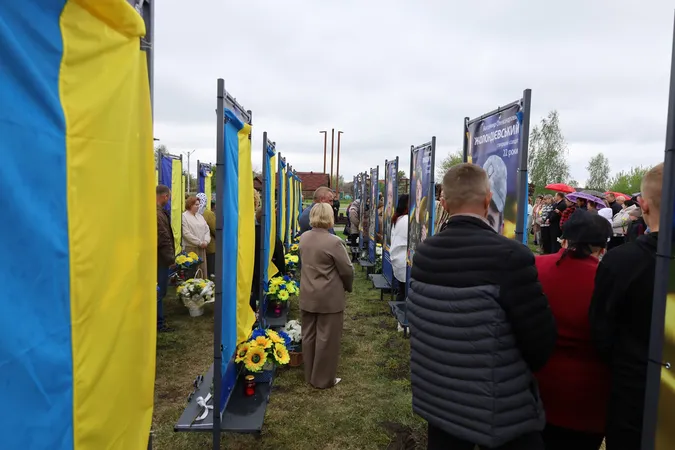 Назавжди в строю: у Вишнівській громаді відкрили Алею пам’яті Героїв