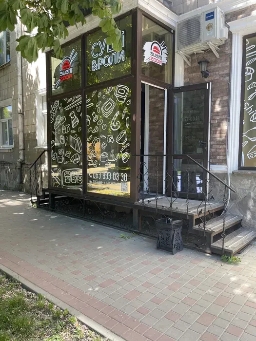 Готовий бізнес: у центрі Луцька продають доставку суші (фото)