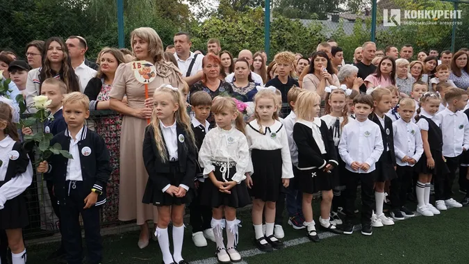 1 вересня у луцькій школі №9: як це було (фоторепортаж)