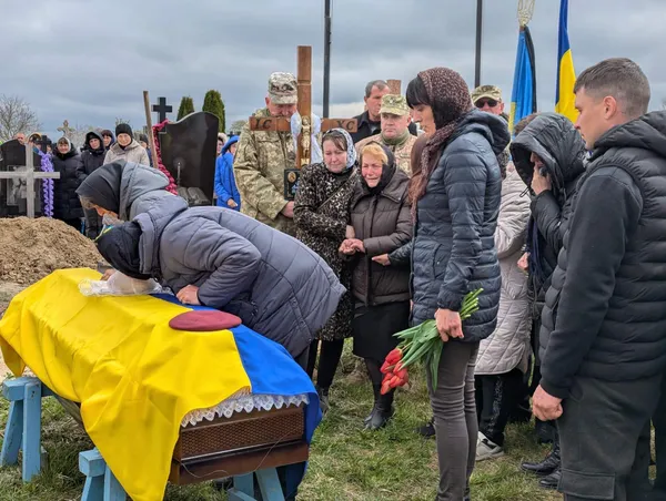 Не встиг створити сім'ю із коханою: на Волині попрощалися з воїном Дмитром Новосадом (фото)