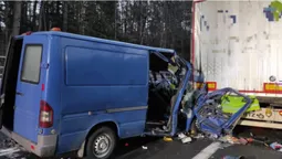 Є загиблий та поранені: у Польщі мікроавтобус з українцями потрапив у ДТП (фото)