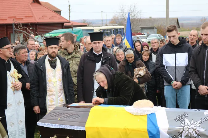 Довго вважався зниклим: Горохівська громада попрощалася з воїном Сергієм Матвіюком (фото)