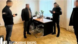 Елітні авто, коштовності, земля: депутат обласної ради незаконно збагатився на мільйони доларів (фото, відео)