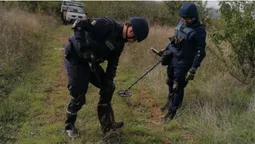 Волинські сапери очищують деокуповану територію від мін і снарядів (фото)