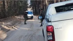 У лісі на Волині затримали чоловіків зі зброєю (фото)